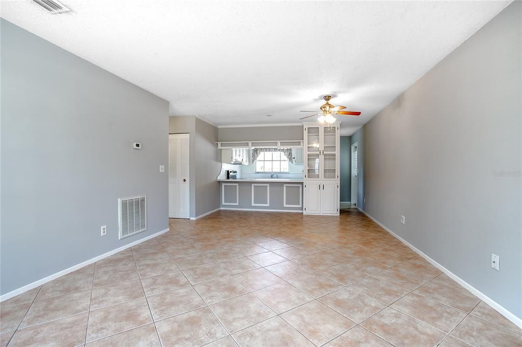 For Rent: $1,550 (2 beds, 1 baths, 957 Square Feet)