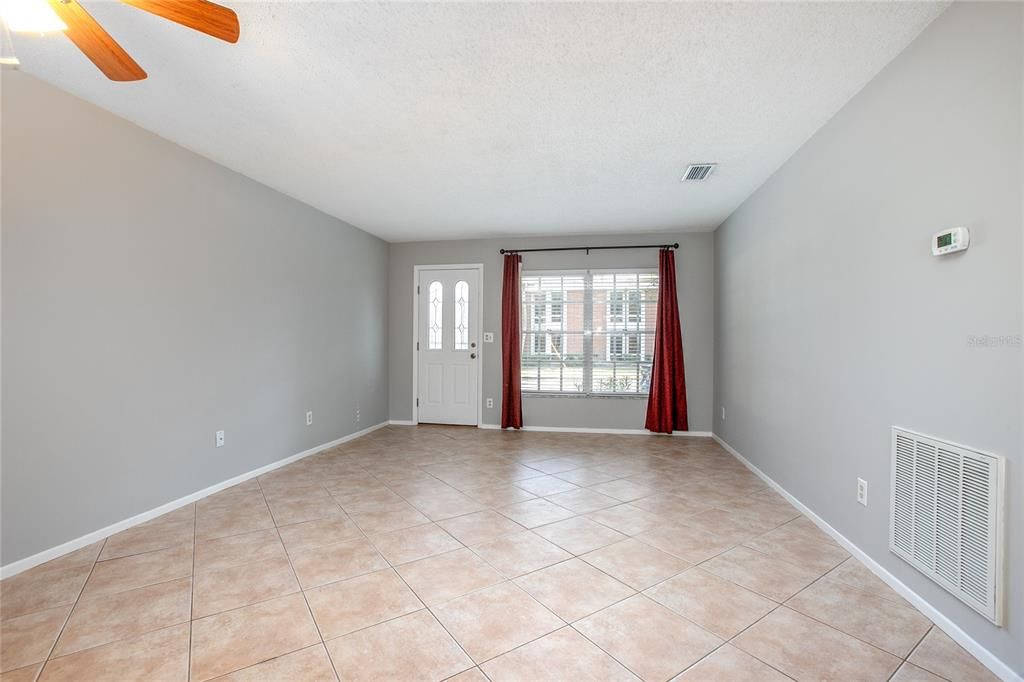 For Rent: $1,550 (2 beds, 1 baths, 957 Square Feet)