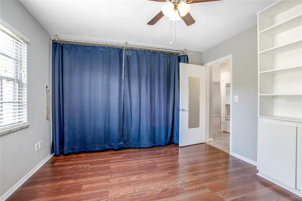 For Rent: $1,550 (2 beds, 1 baths, 957 Square Feet)