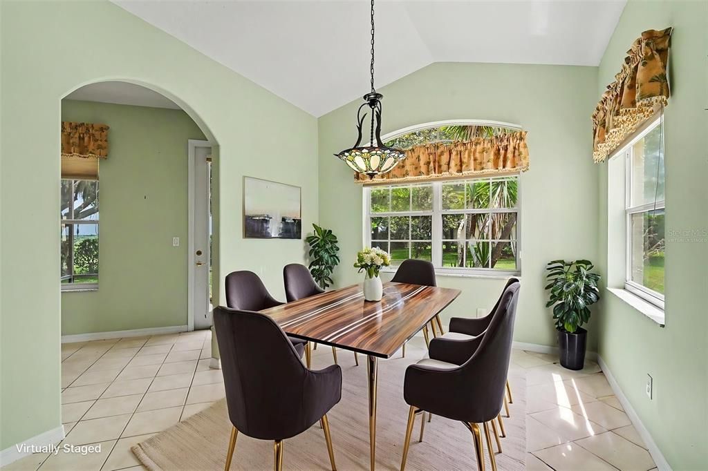 На продажу: $349,000 (2 спален, 2 ванн, 2163 Квадратных фут)