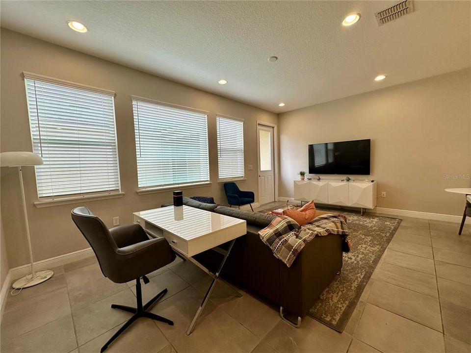 For Rent: $2,895 (3 beds, 2 baths, 1796 Square Feet)