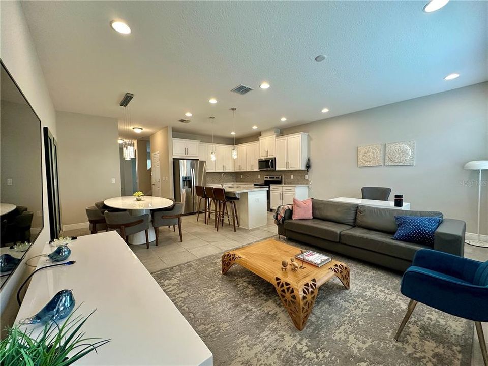 For Rent: $2,895 (3 beds, 2 baths, 1796 Square Feet)