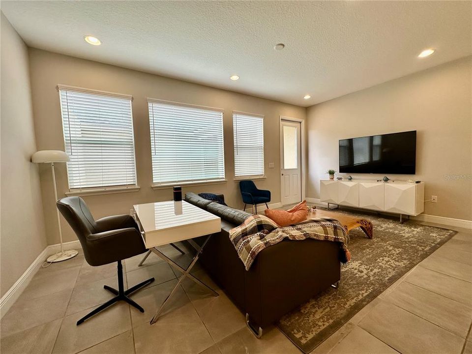 For Rent: $2,895 (3 beds, 2 baths, 1796 Square Feet)