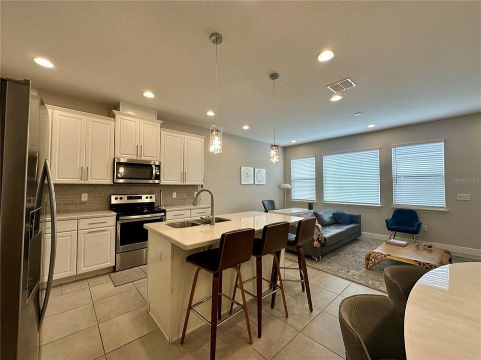 For Rent: $2,895 (3 beds, 2 baths, 1796 Square Feet)