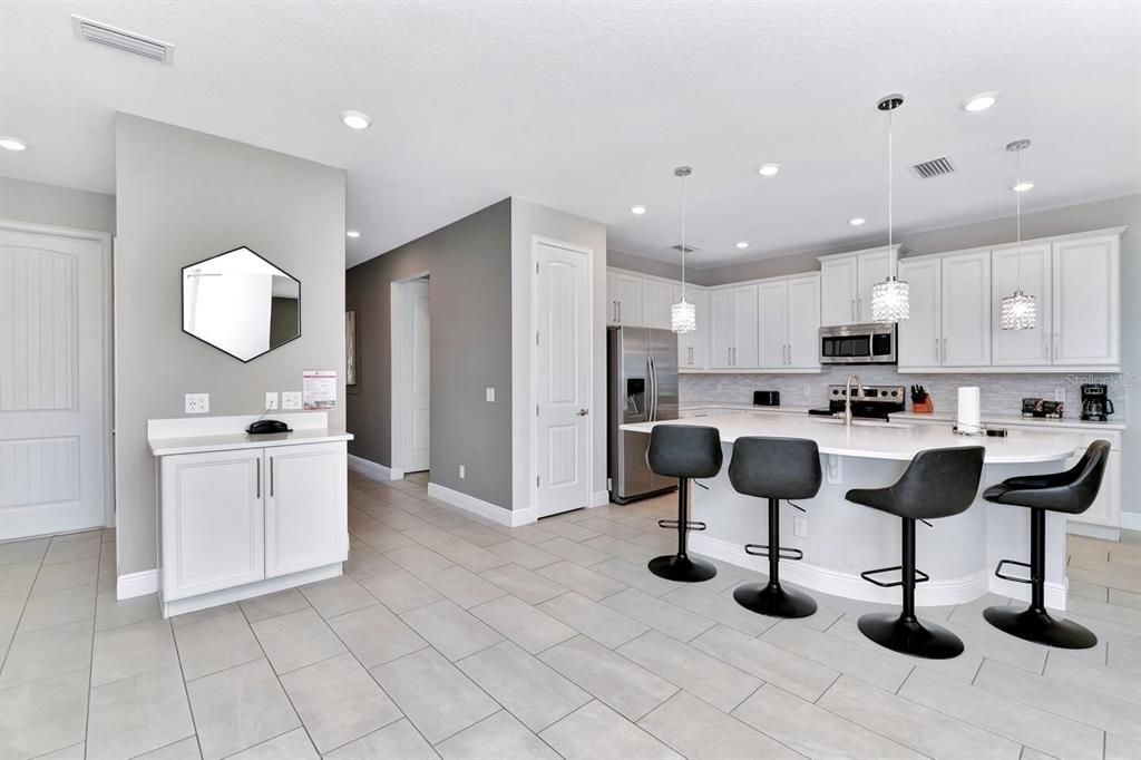 For Sale: $729,900 (5 beds, 5 baths, 2945 Square Feet)