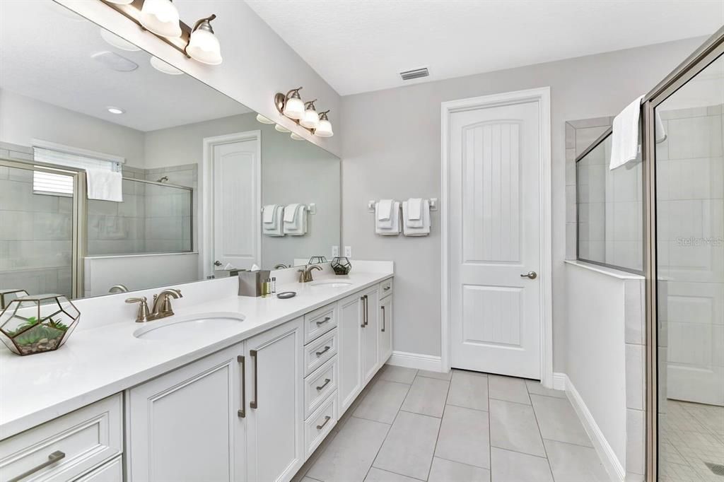 For Sale: $729,900 (5 beds, 5 baths, 2945 Square Feet)