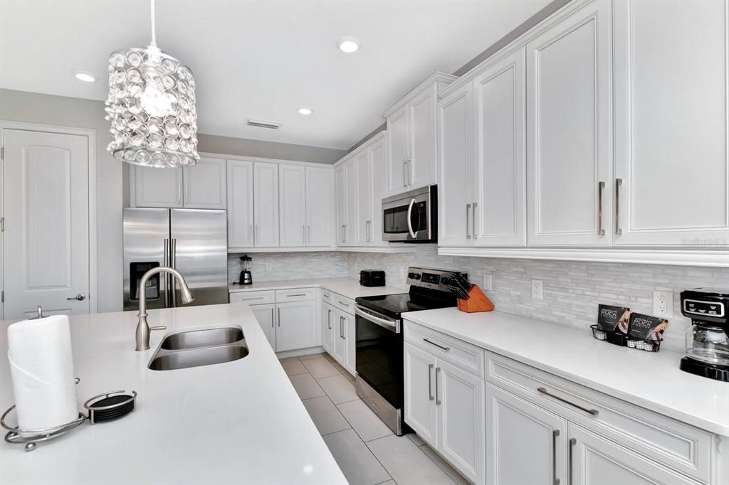 For Sale: $729,900 (5 beds, 5 baths, 2945 Square Feet)