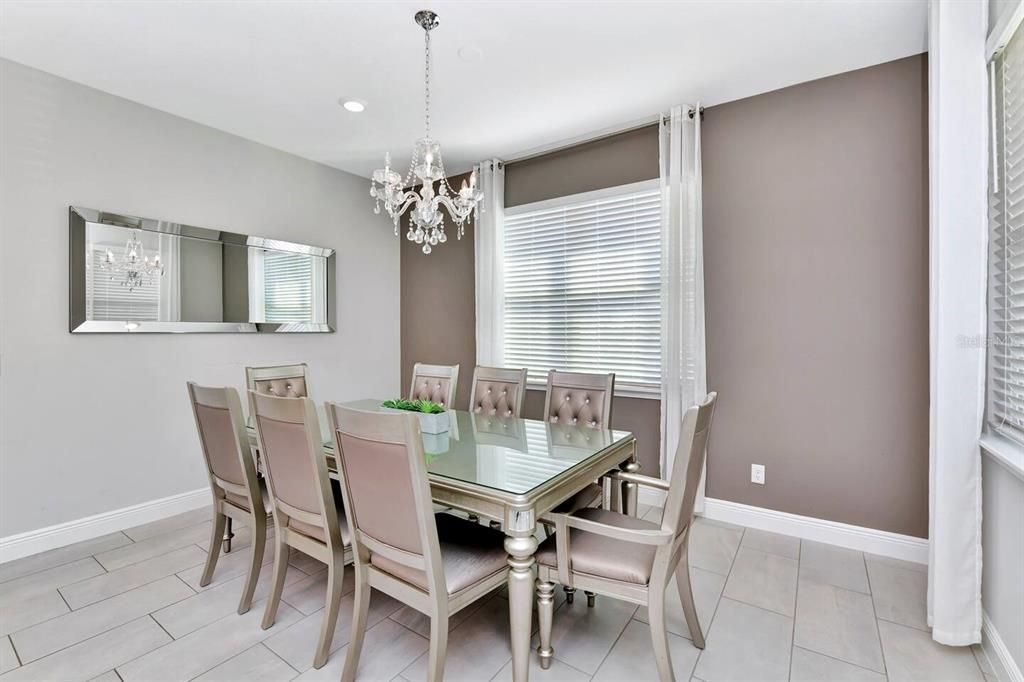 For Sale: $729,900 (5 beds, 5 baths, 2945 Square Feet)