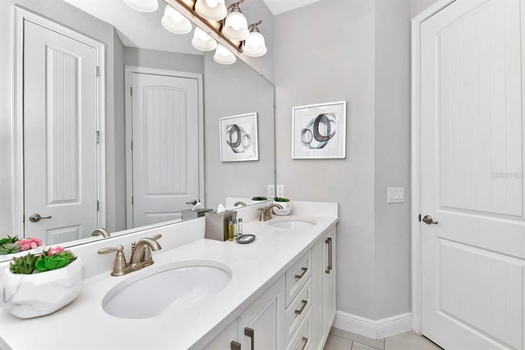 For Sale: $729,900 (5 beds, 5 baths, 2945 Square Feet)