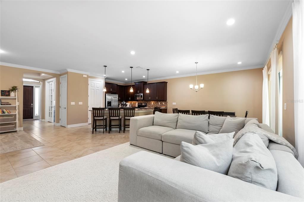 For Sale: $425,000 (3 beds, 2 baths, 1806 Square Feet)