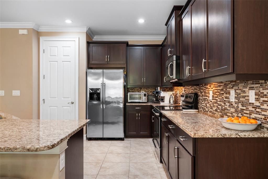 For Sale: $425,000 (3 beds, 2 baths, 1806 Square Feet)