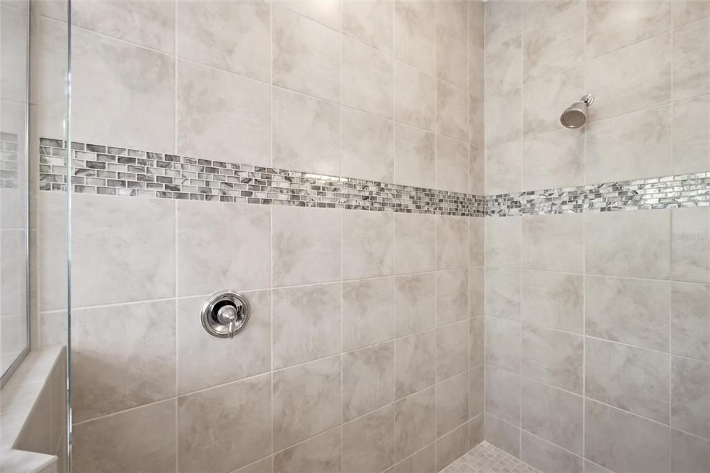 En Venta: $1,595,000 (3 camas, 2 baños, 2585 Pies cuadrados)