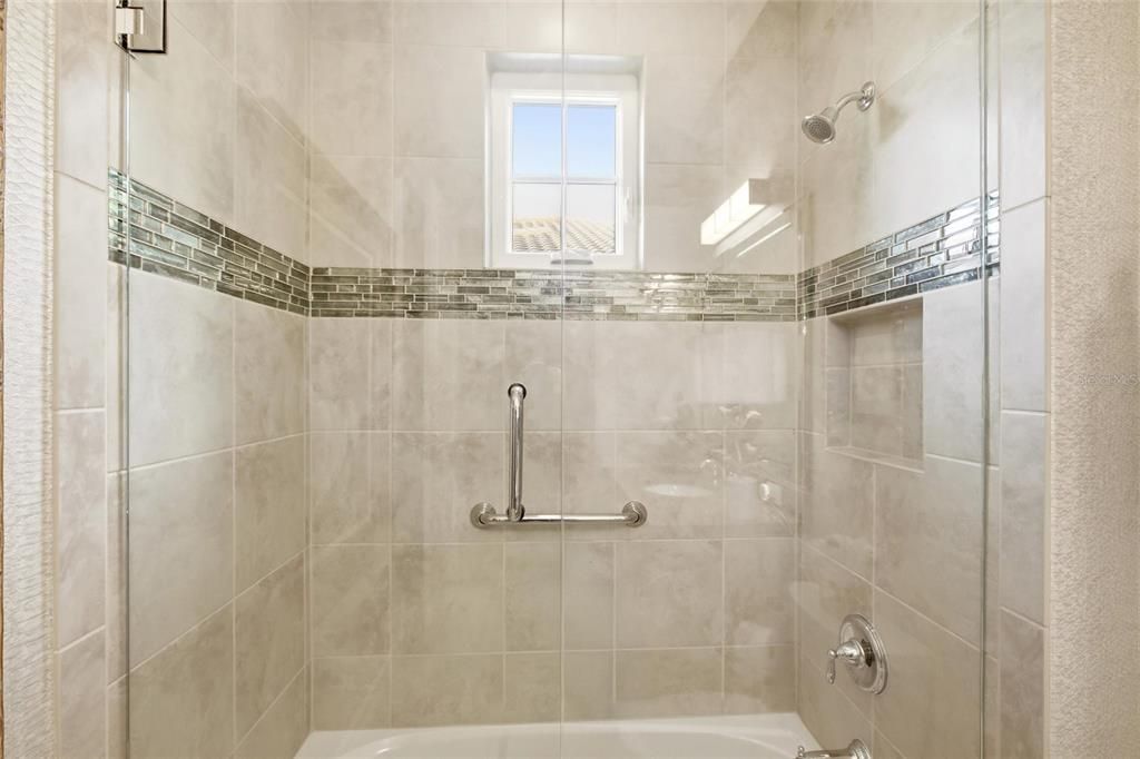 En Venta: $1,595,000 (3 camas, 2 baños, 2585 Pies cuadrados)