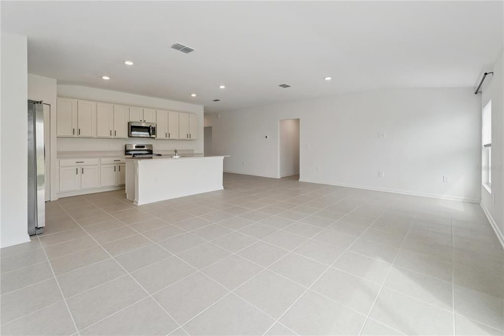 For Rent: $2,250 (4 beds, 3 baths, 2186 Square Feet)