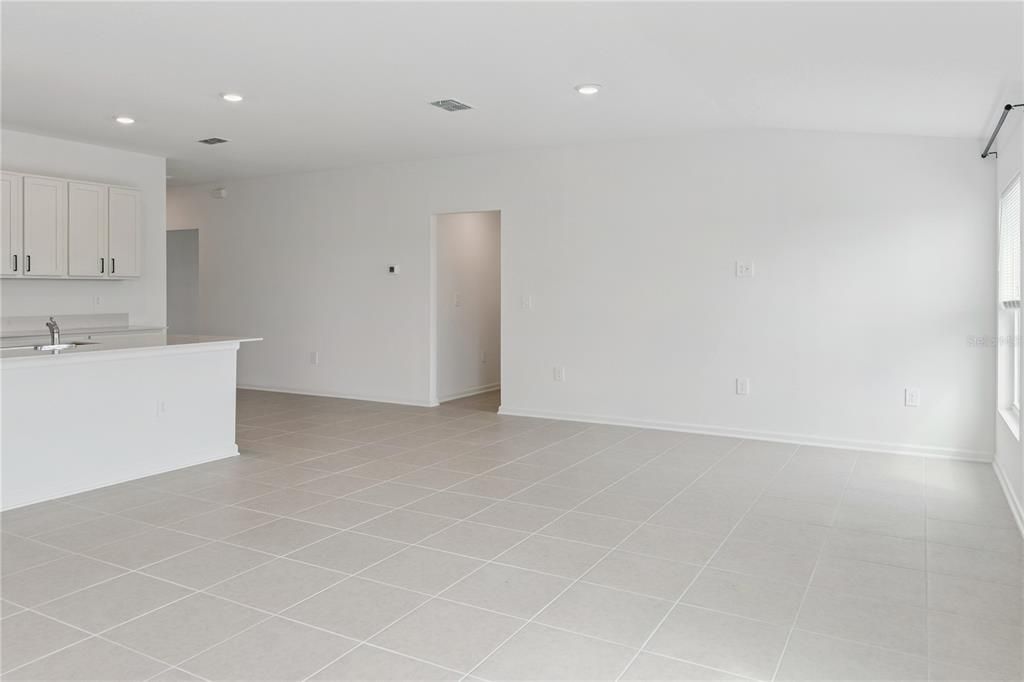 For Rent: $2,250 (4 beds, 3 baths, 2186 Square Feet)