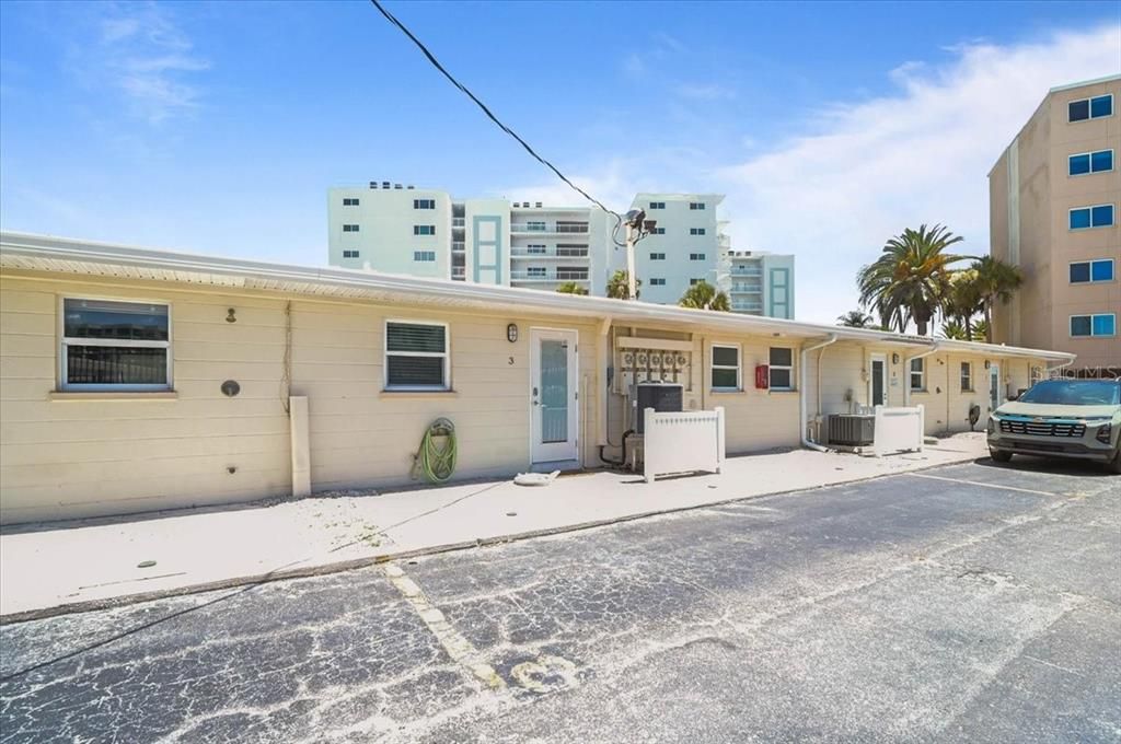 For Sale: $649,000 (1 beds, 1 baths, 728 Square Feet)