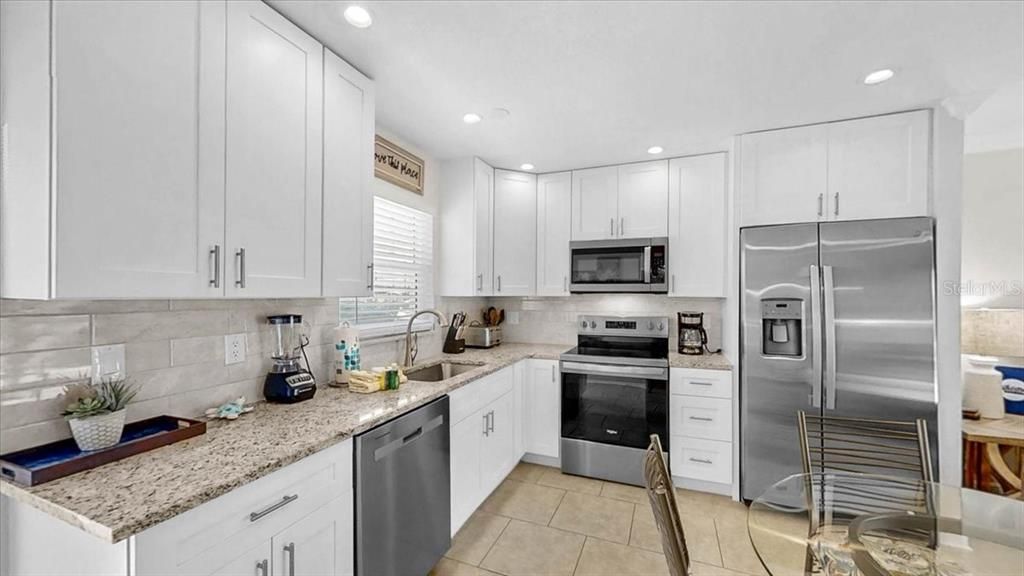 For Sale: $649,000 (1 beds, 1 baths, 728 Square Feet)