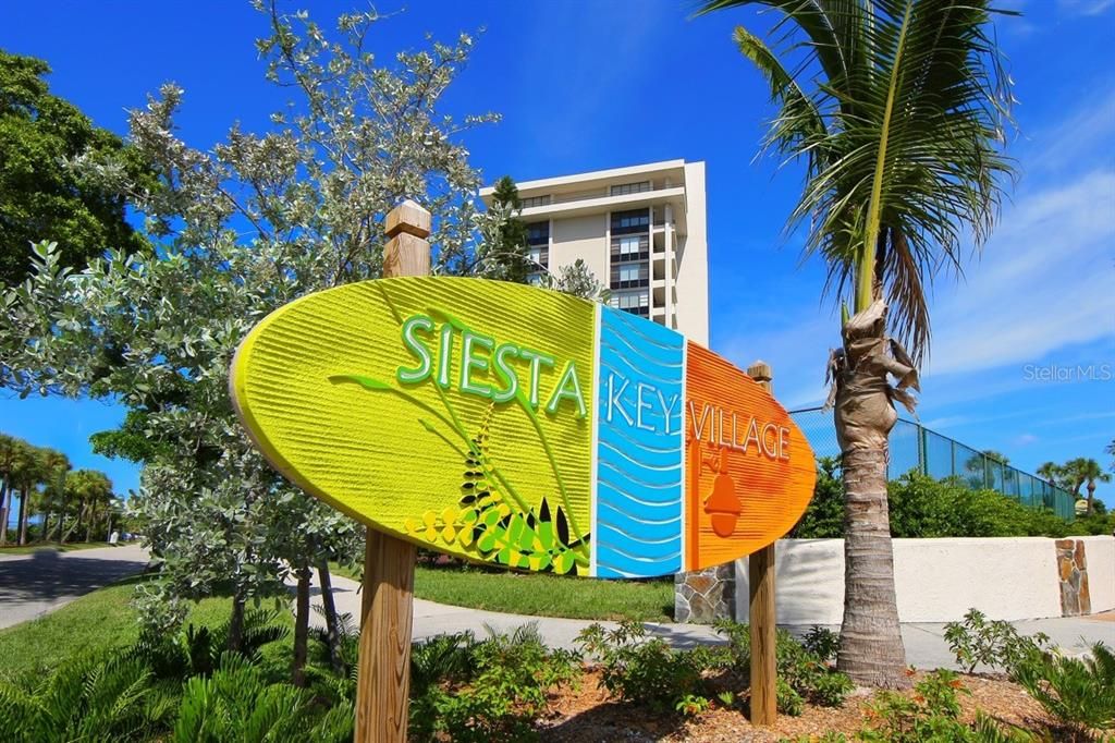 For Sale: $649,000 (1 beds, 1 baths, 728 Square Feet)