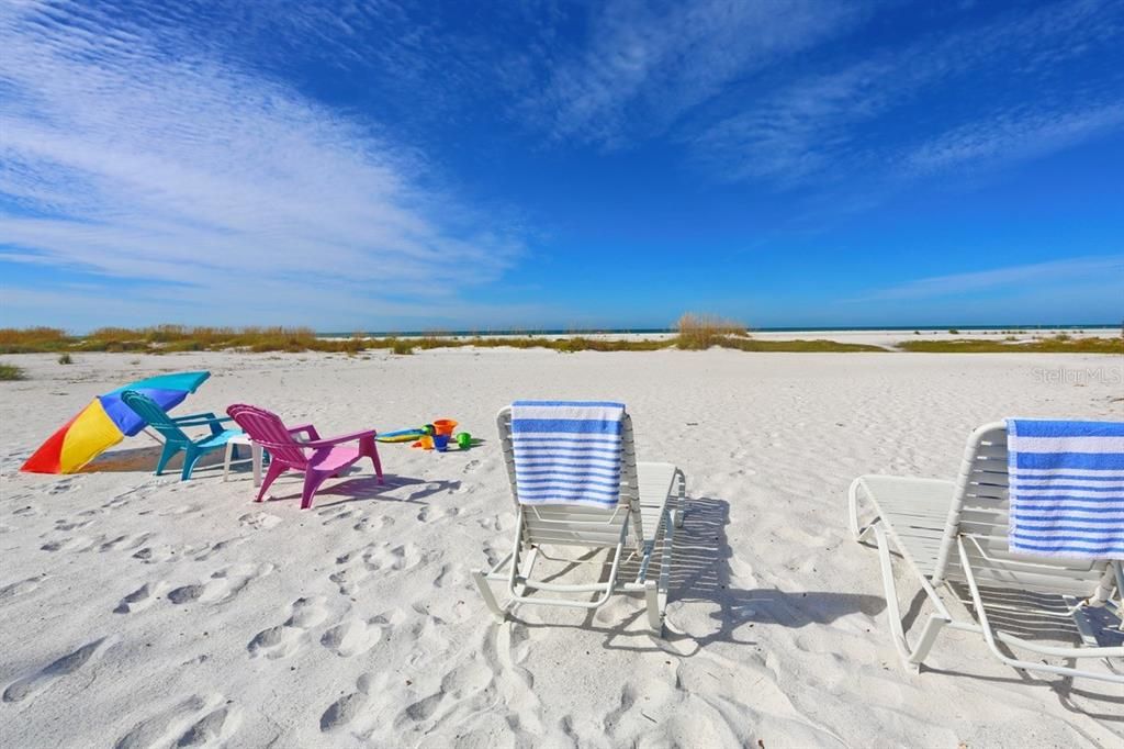 For Sale: $649,000 (1 beds, 1 baths, 728 Square Feet)