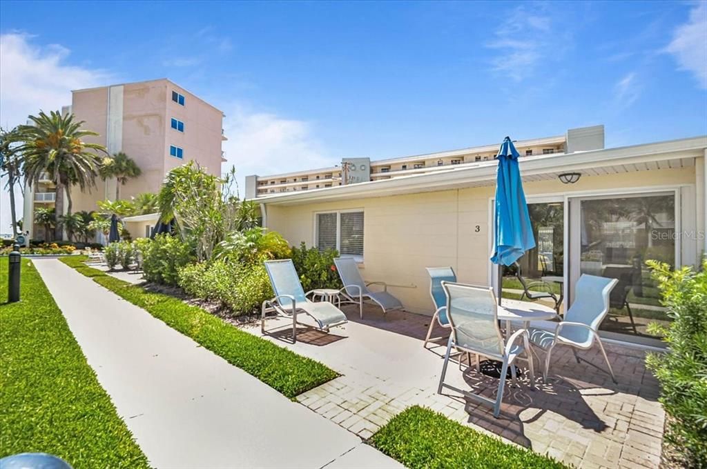 For Sale: $649,000 (1 beds, 1 baths, 728 Square Feet)