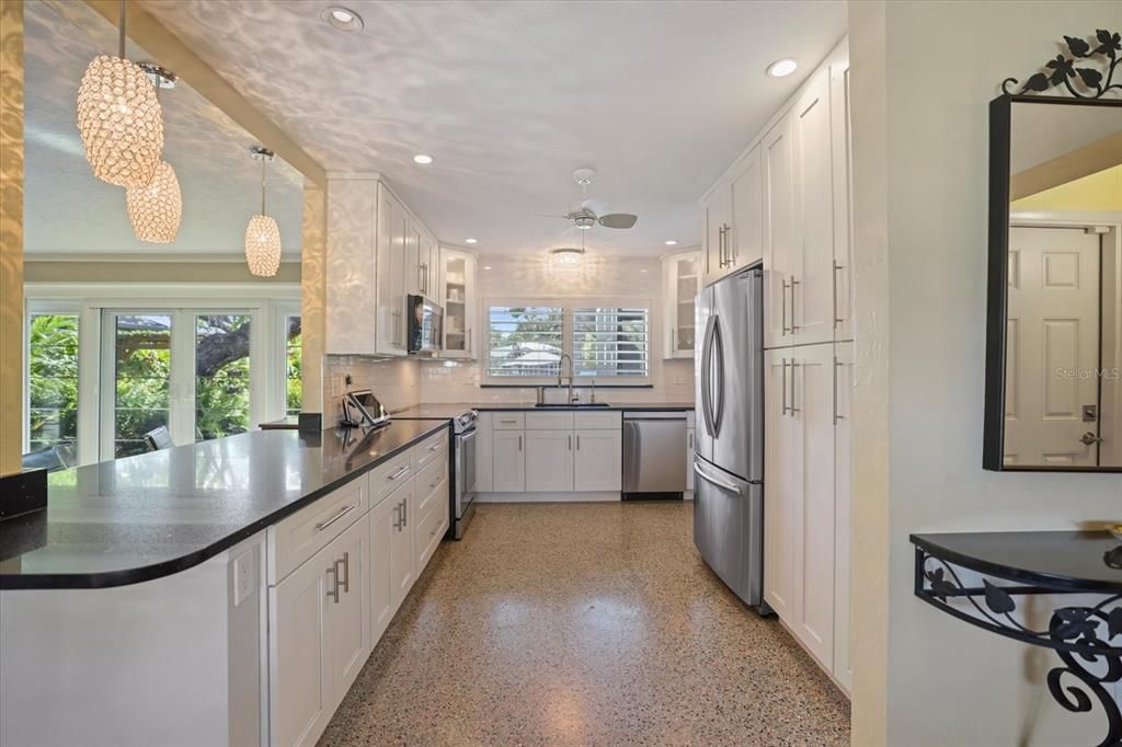 На продажу: $1,925,000 (3 спален, 2 ванн, 2565 Квадратных фут)