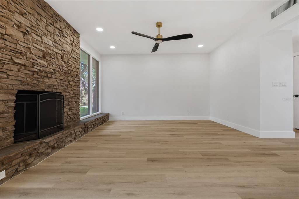 For Sale: $499,000 (4 beds, 2 baths, 2155 Square Feet)
