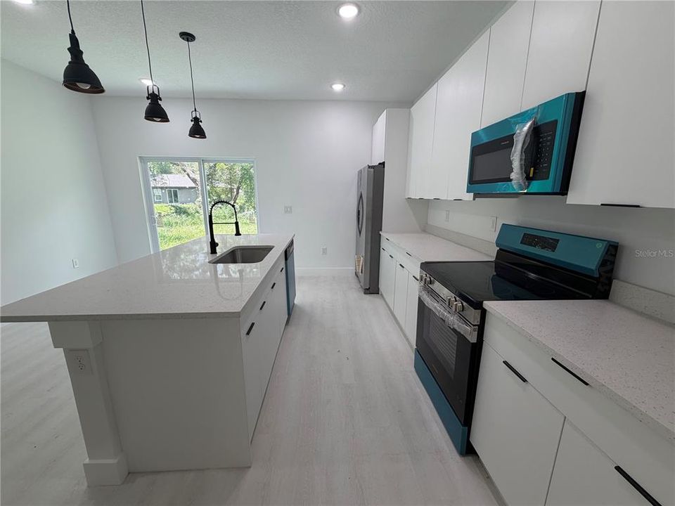 В аренду: $2,200 (4 спален, 2 ванн, 1630 Квадратных фут)