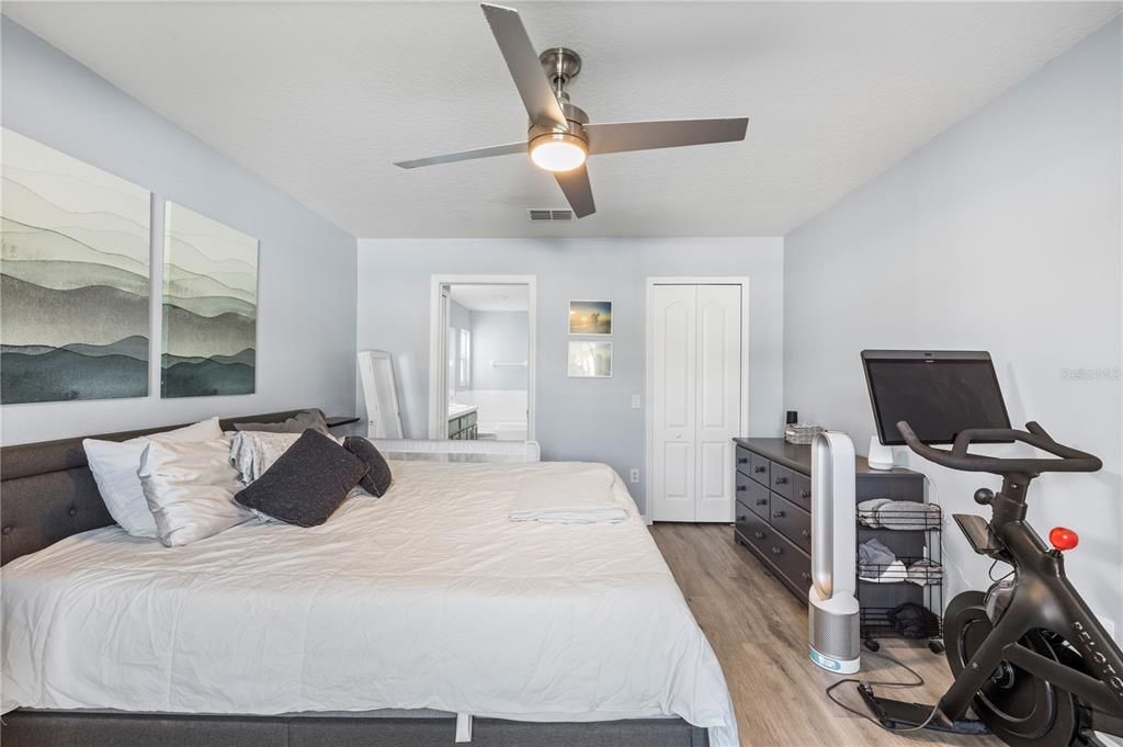 Activo con contrato: $379,900 (3 camas, 2 baños, 1791 Pies cuadrados)