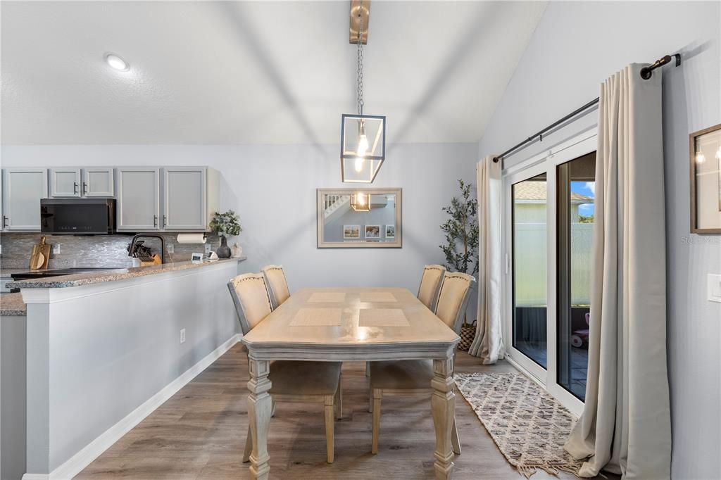 Activo con contrato: $379,900 (3 camas, 2 baños, 1791 Pies cuadrados)