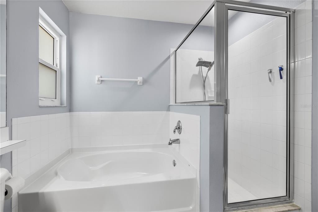 Activo con contrato: $379,900 (3 camas, 2 baños, 1791 Pies cuadrados)
