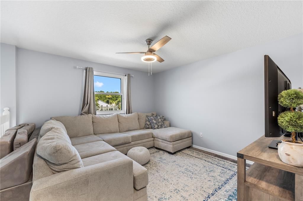 Activo con contrato: $379,900 (3 camas, 2 baños, 1791 Pies cuadrados)