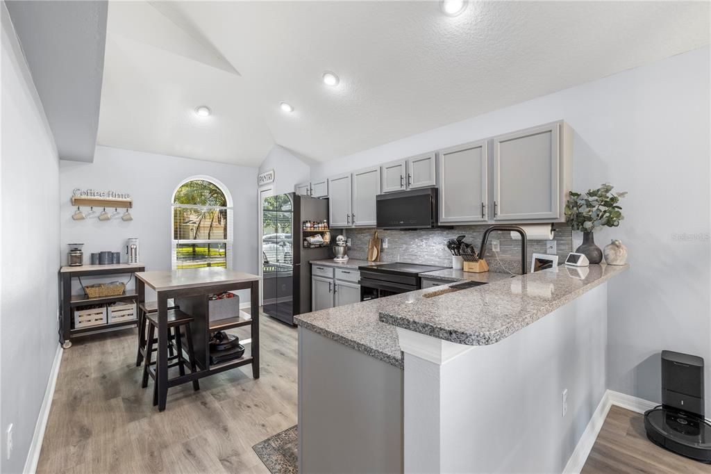 Activo con contrato: $379,900 (3 camas, 2 baños, 1791 Pies cuadrados)