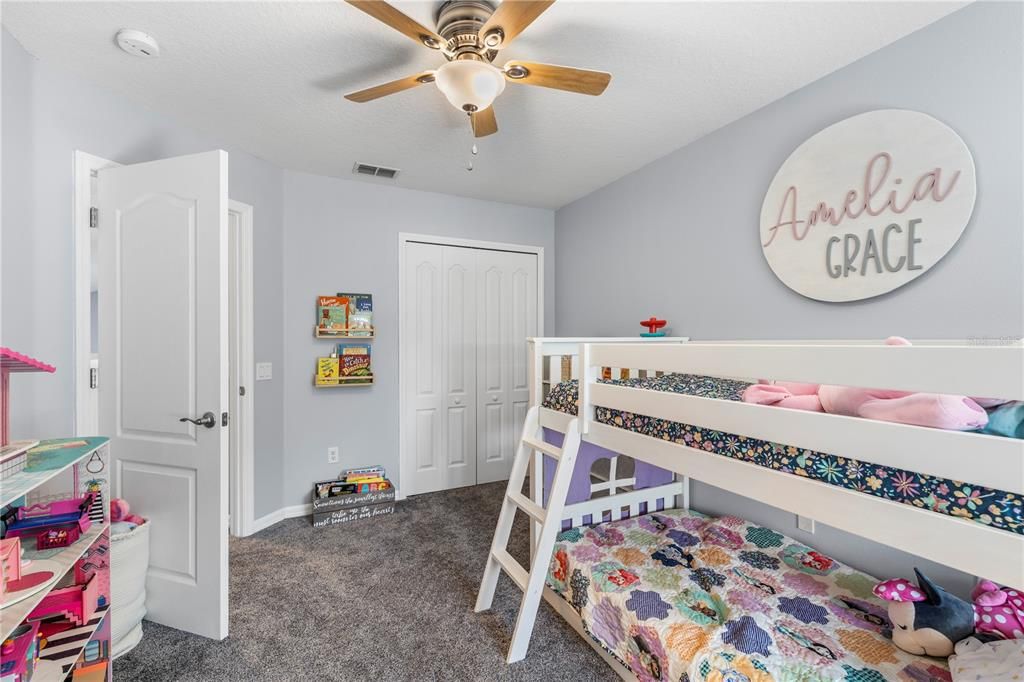 Activo con contrato: $379,900 (3 camas, 2 baños, 1791 Pies cuadrados)