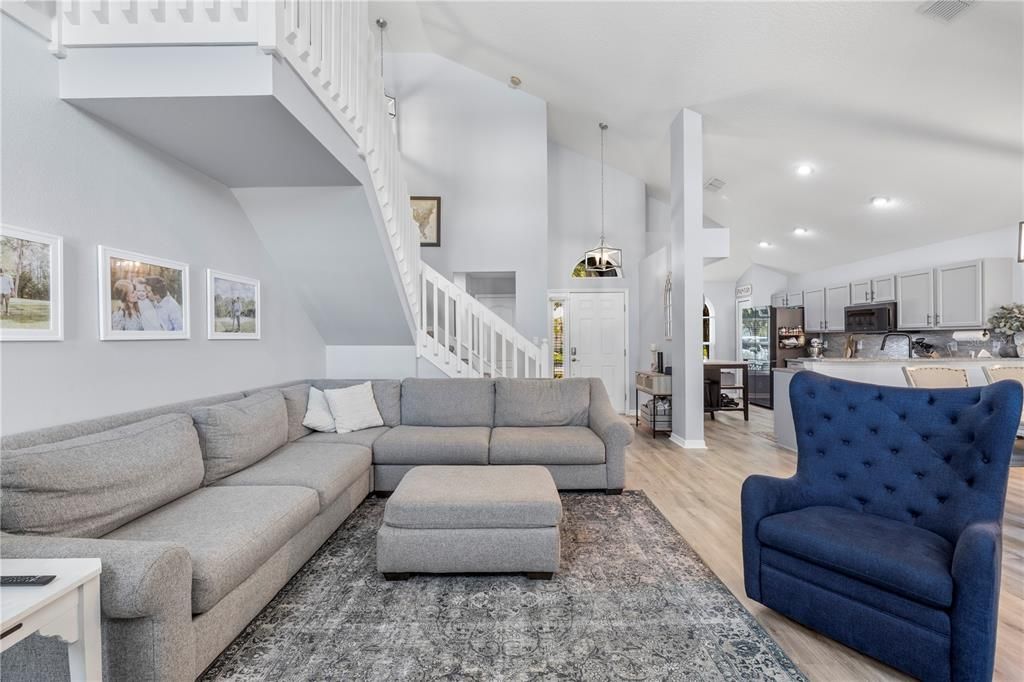 Activo con contrato: $379,900 (3 camas, 2 baños, 1791 Pies cuadrados)