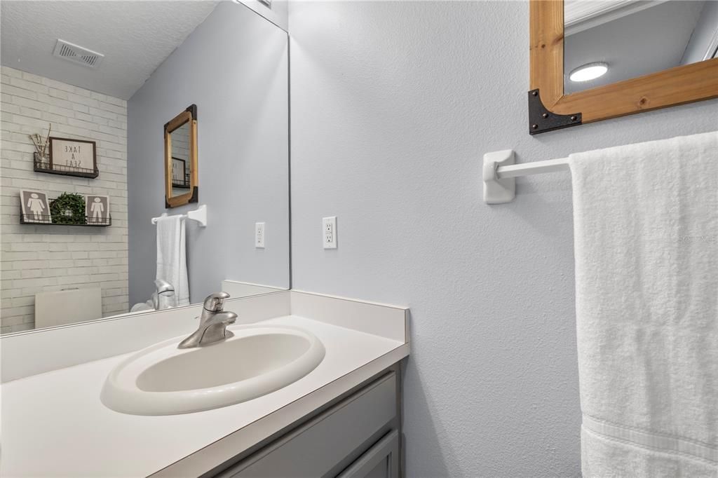 Activo con contrato: $379,900 (3 camas, 2 baños, 1791 Pies cuadrados)