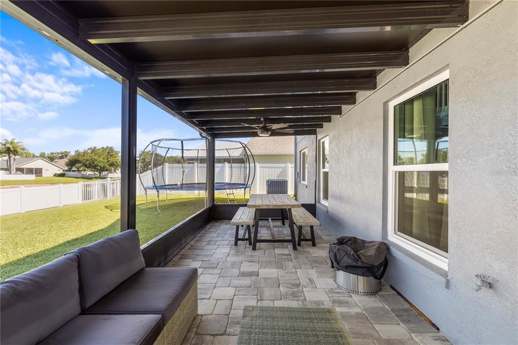 Activo con contrato: $379,900 (3 camas, 2 baños, 1791 Pies cuadrados)