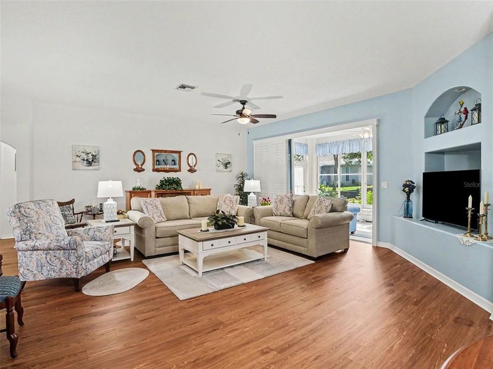 For Sale: $374,900 (3 beds, 2 baths, 1844 Square Feet)