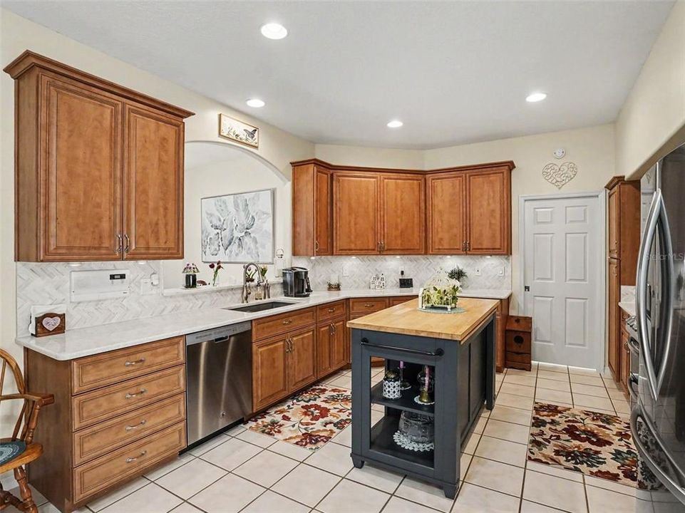 For Sale: $374,900 (3 beds, 2 baths, 1844 Square Feet)