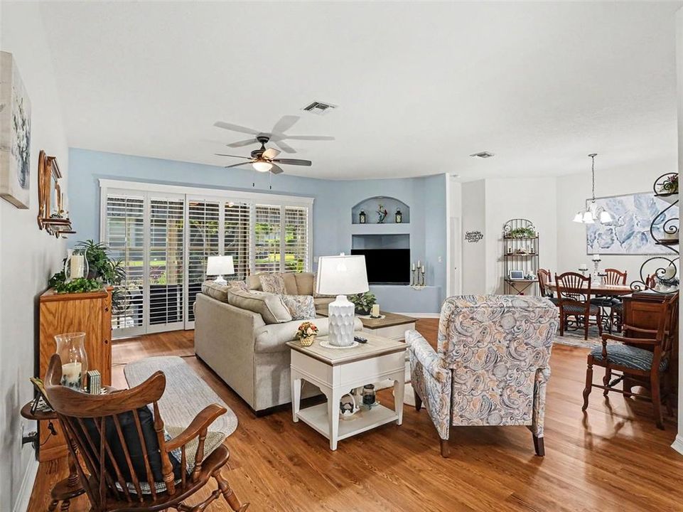 For Sale: $374,900 (3 beds, 2 baths, 1844 Square Feet)