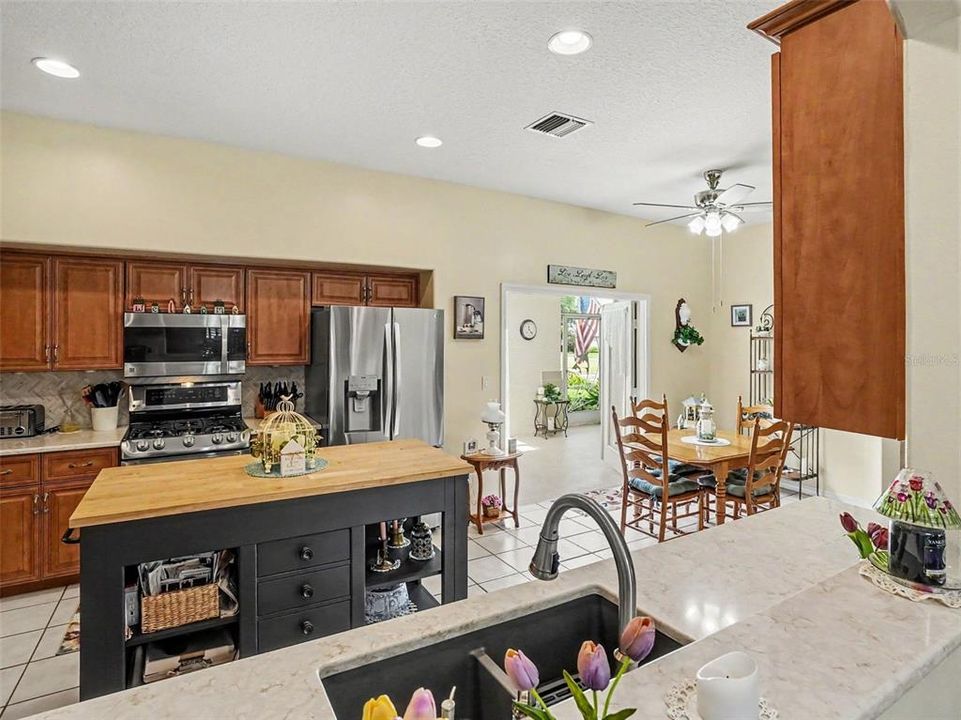 For Sale: $374,900 (3 beds, 2 baths, 1844 Square Feet)