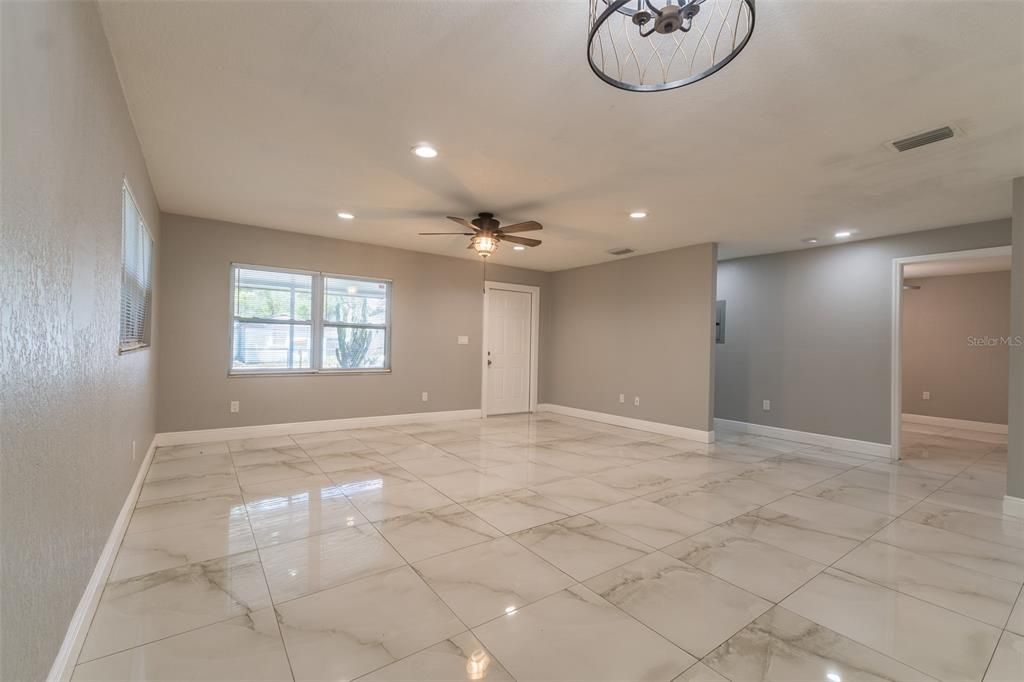 For Sale: $335,000 (3 beds, 2 baths, 1352 Square Feet)