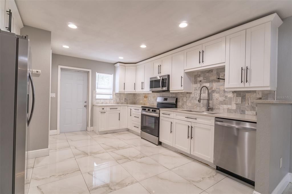 For Sale: $335,000 (3 beds, 2 baths, 1352 Square Feet)