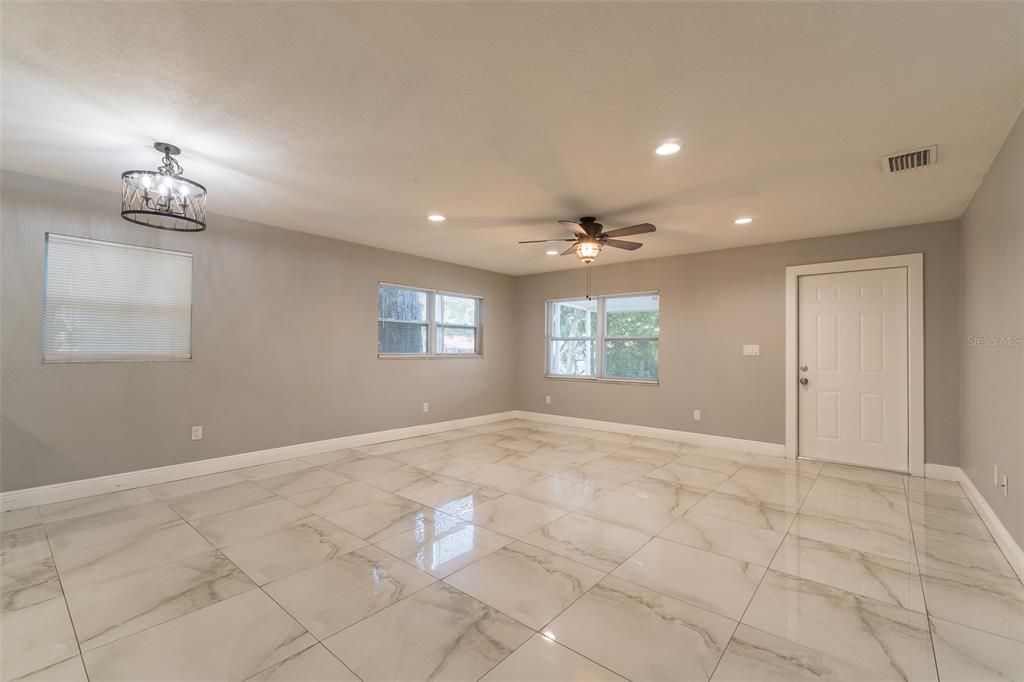 For Sale: $335,000 (3 beds, 2 baths, 1352 Square Feet)