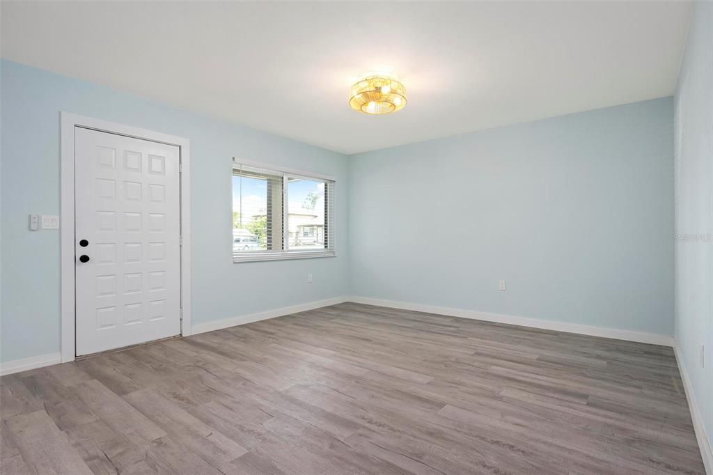 For Rent: $1,700 (2 beds, 1 baths, 707 Square Feet)
