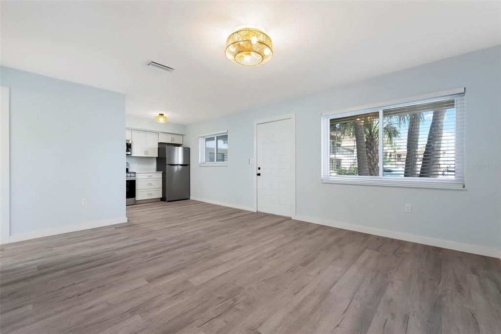 For Rent: $1,700 (2 beds, 1 baths, 707 Square Feet)