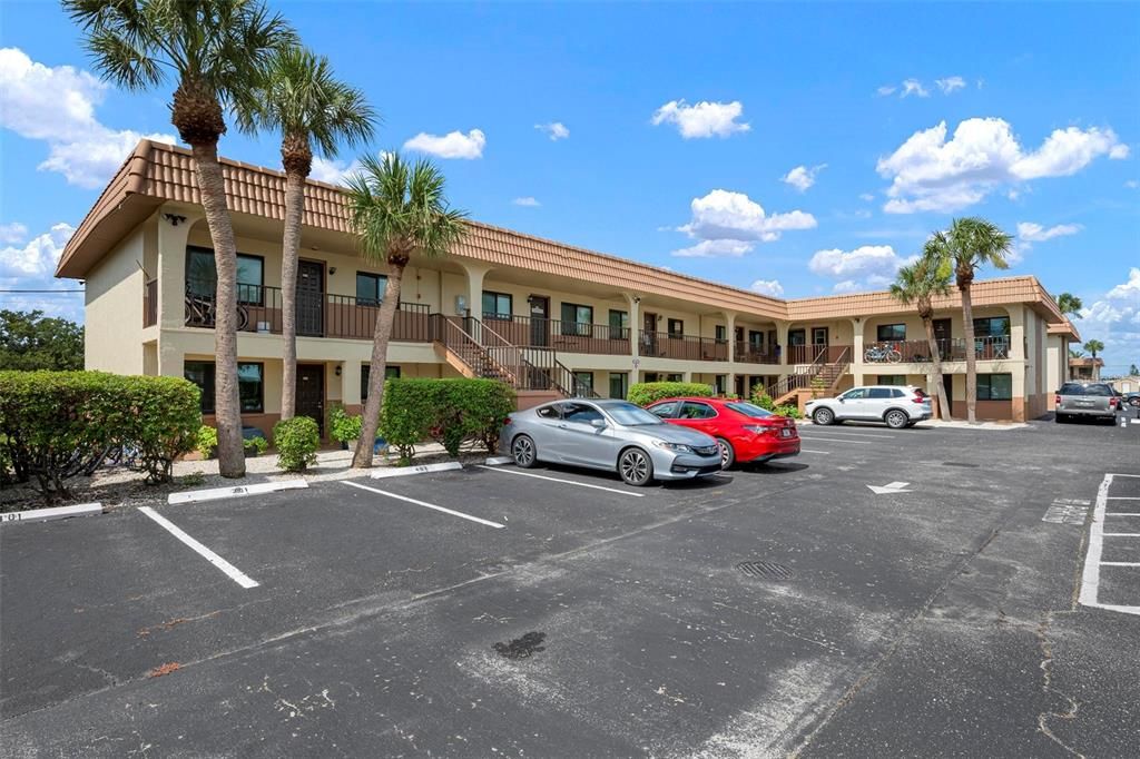For Rent: $1,700 (2 beds, 1 baths, 707 Square Feet)