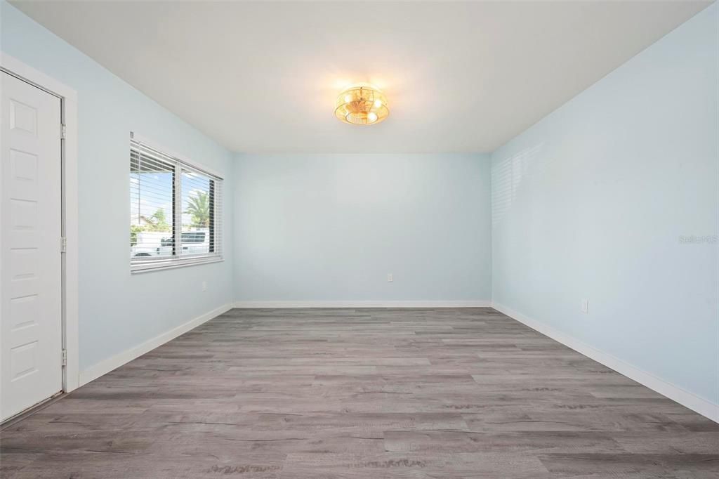 For Rent: $1,700 (2 beds, 1 baths, 707 Square Feet)