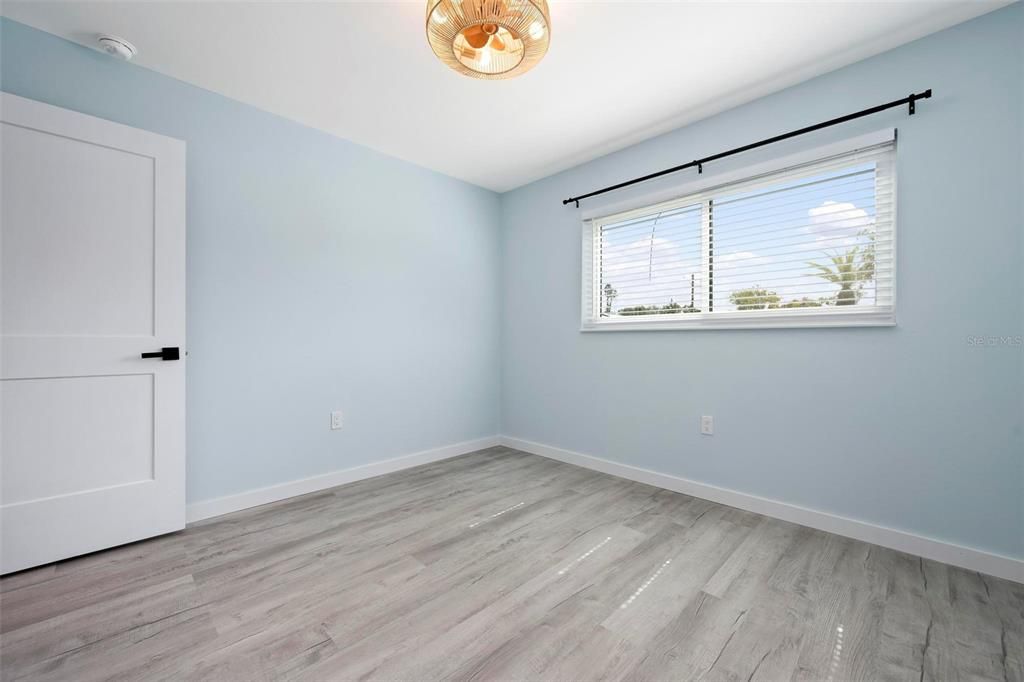 For Rent: $1,700 (2 beds, 1 baths, 707 Square Feet)