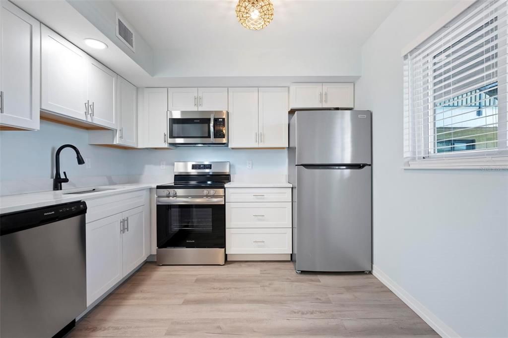 For Rent: $1,700 (2 beds, 1 baths, 707 Square Feet)
