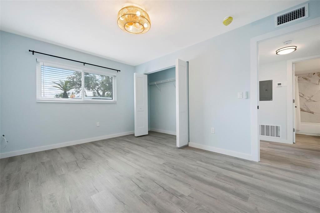 For Rent: $1,700 (2 beds, 1 baths, 707 Square Feet)